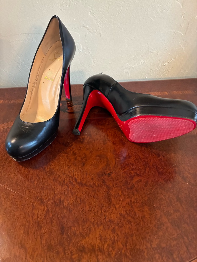 Christian Louboutin Black Pumps Size 40